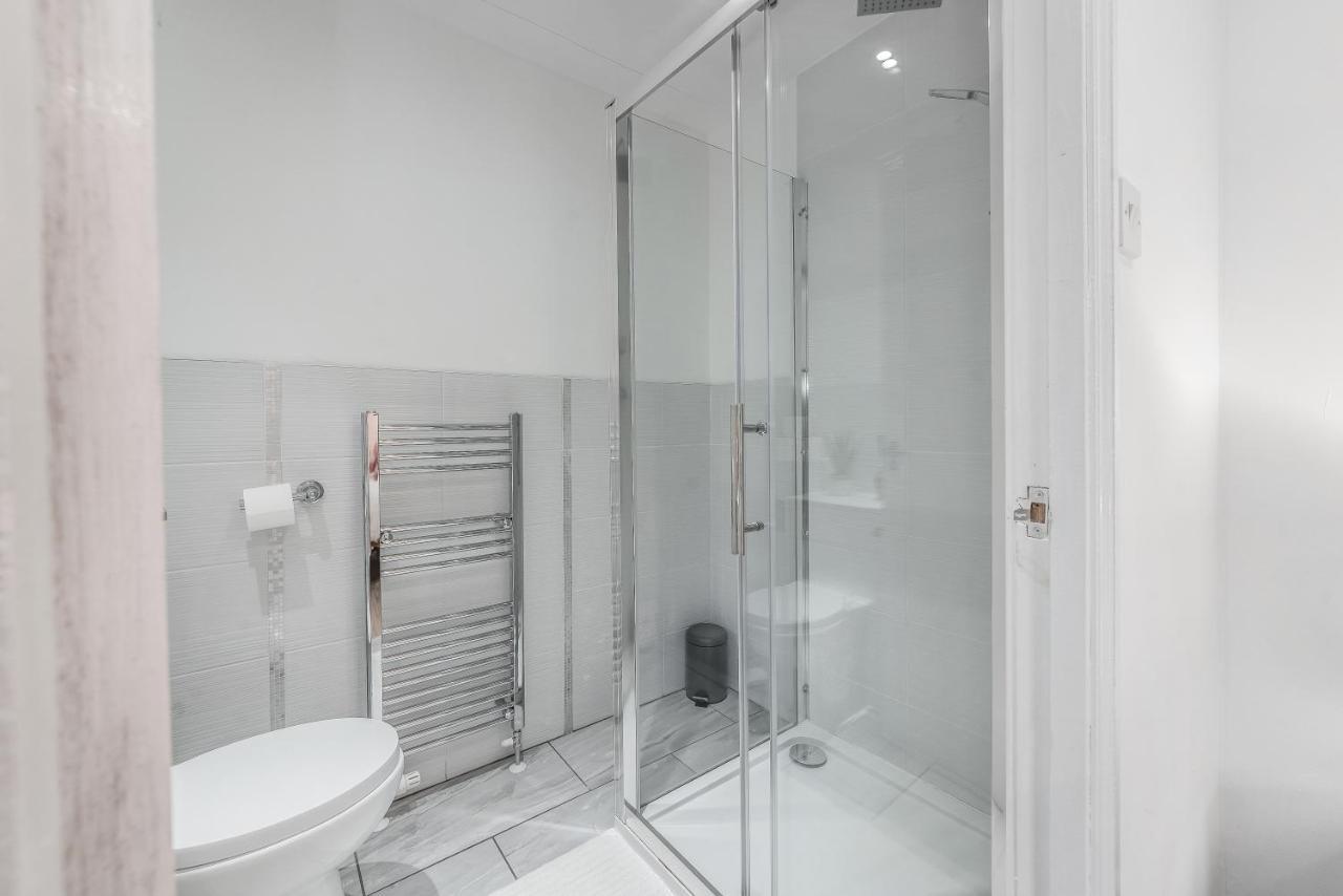 Spacious 3 Bedroom Modern House - Heart Of - Private Main Door Entrance & Private Garden With Stunning Views Of Arthur Seat * EDI