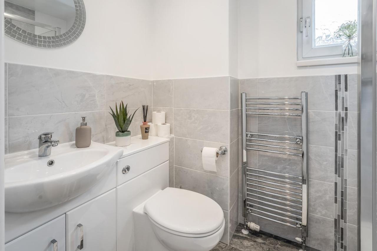 Apartment Spacious 3 Bedroom Modern House - Heart Of - Private Main Door Entrance & Private Garden With Stunning Views Of Arthur Seat *