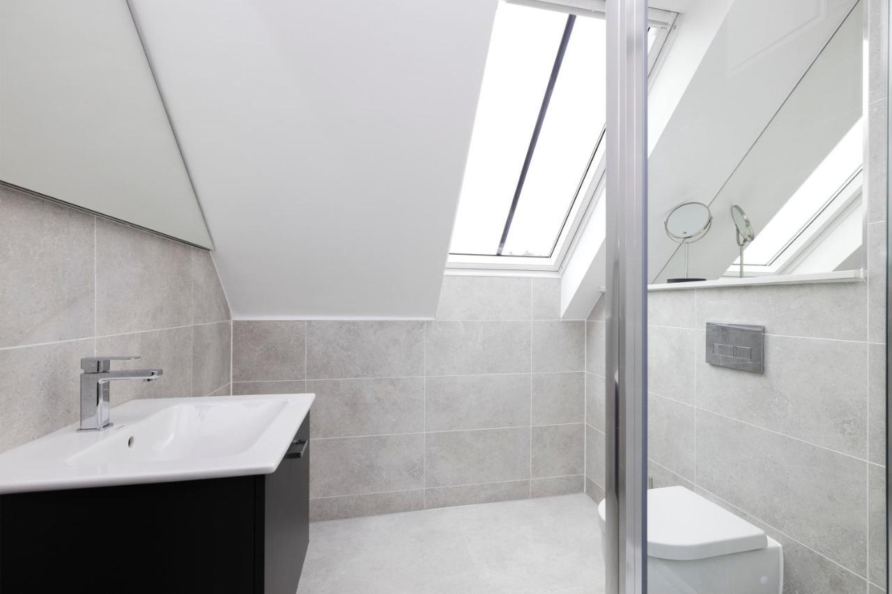 Apartment Altido Gorgeous Flat Overlooking Castle *