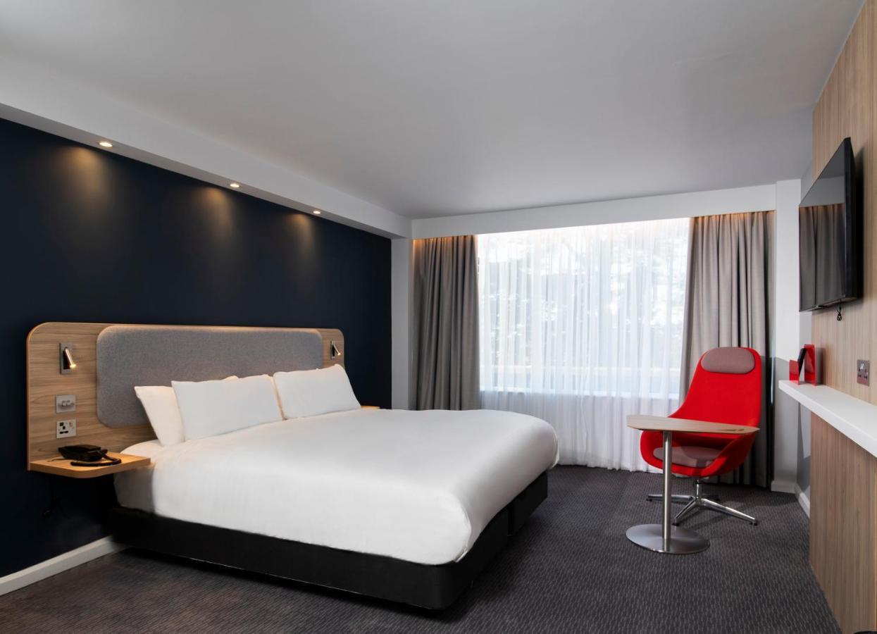 Holiday Express City West By Ihg Hotel 3*