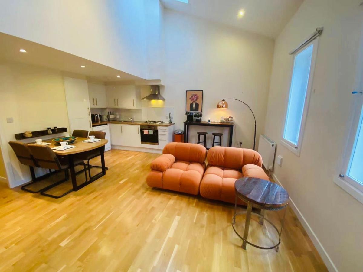 2 Bed 2 Bath With Private Parking * Edinburgh