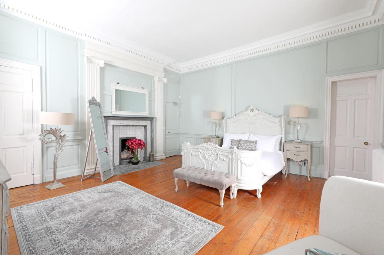 Drylaw House, Grade A Listed Mansion Near Centre Holiday home