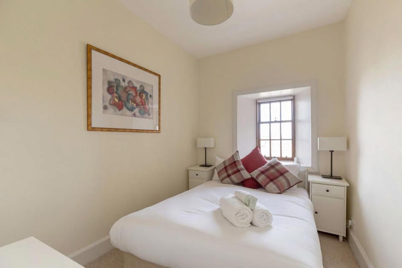 Stunning Panoramic Views: Heart Of The Royal Mile