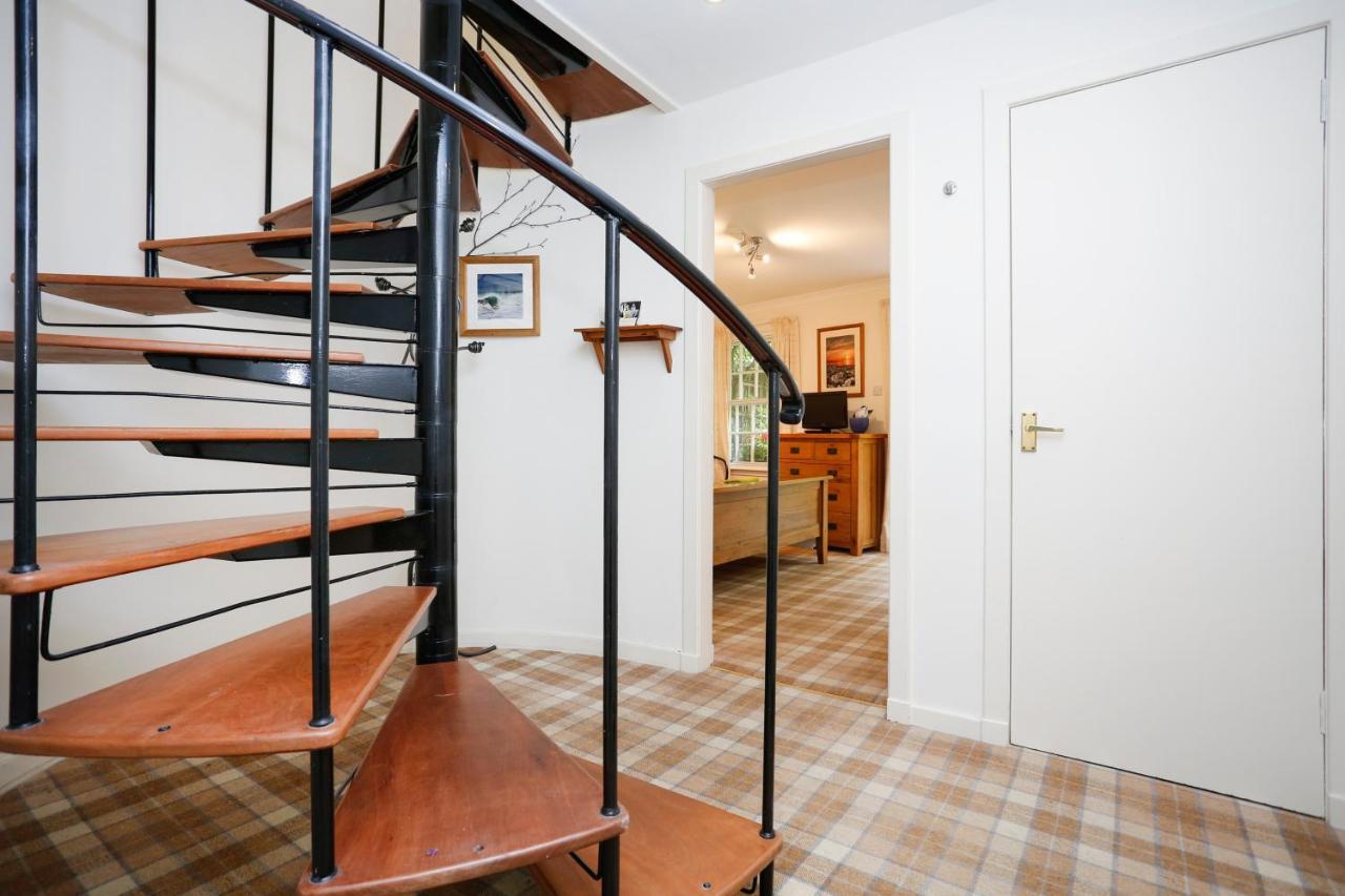 Mews Apartment *