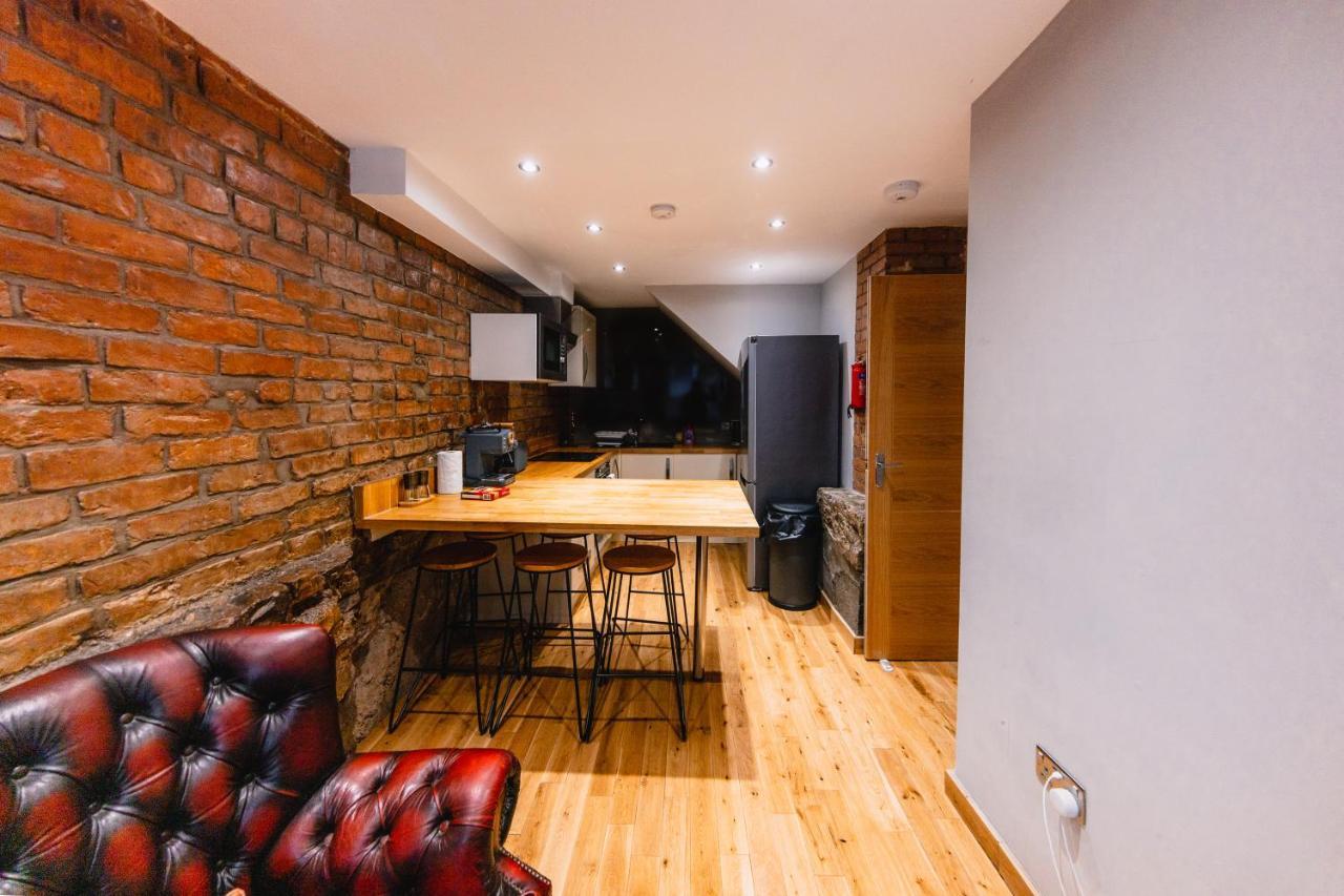 Superb Luxury Quality Central Apartment On Canal Edinburgh
