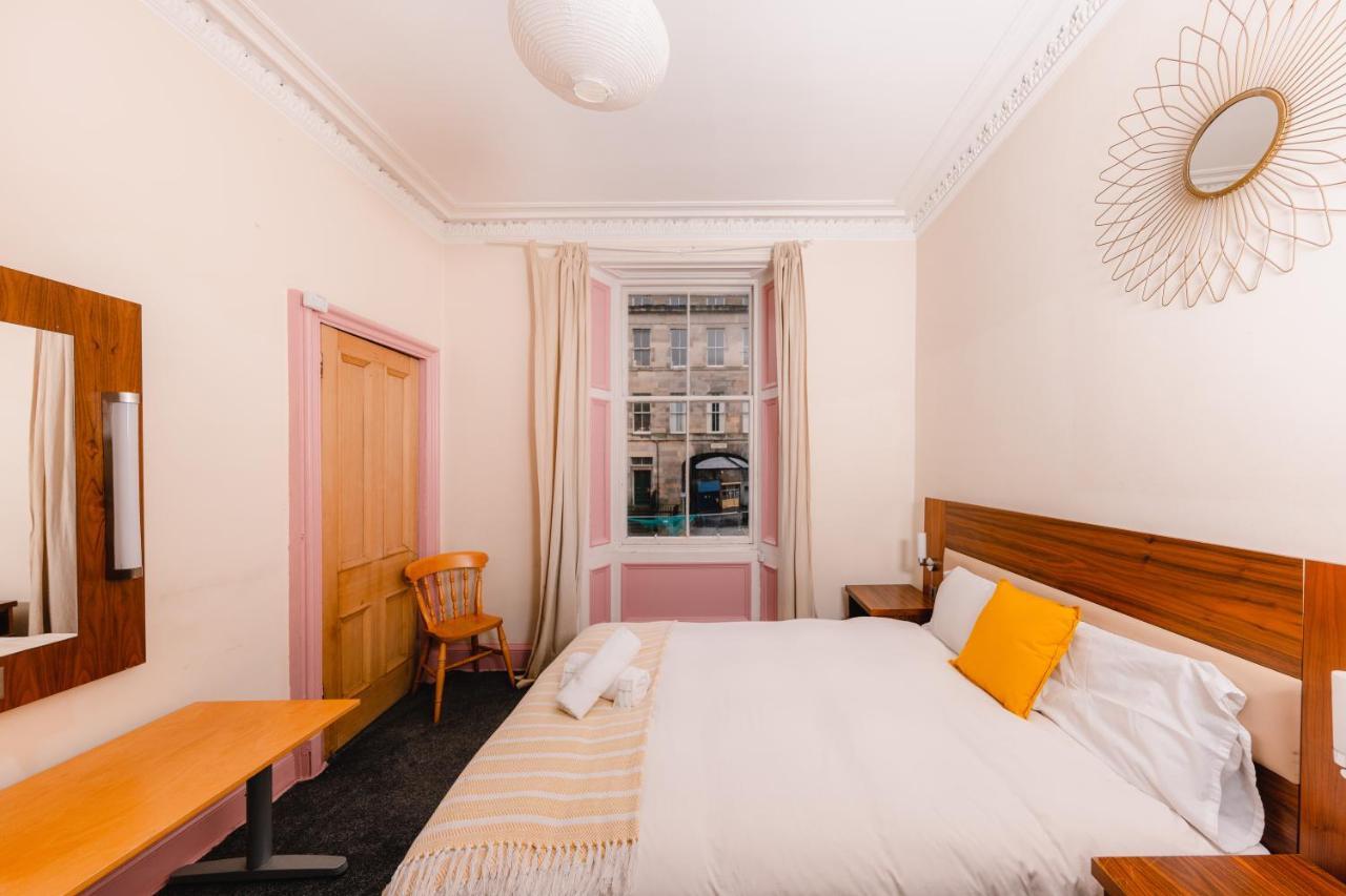 Super Central 4 Bedrooms Apartment By Calton Hill * Edinburgh
