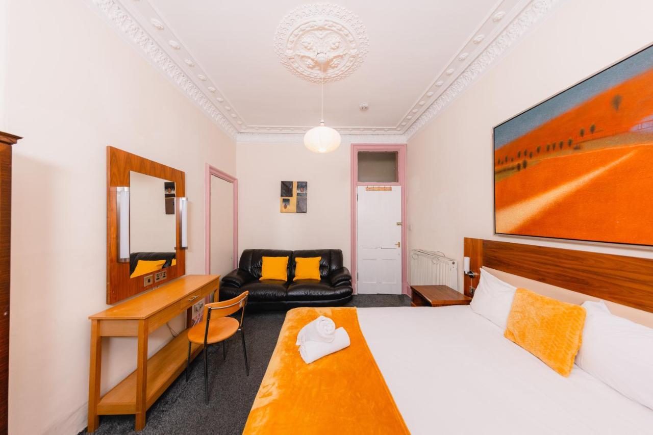 Super Central 4 Bedrooms Apartment By Calton Hill * Edinburgh