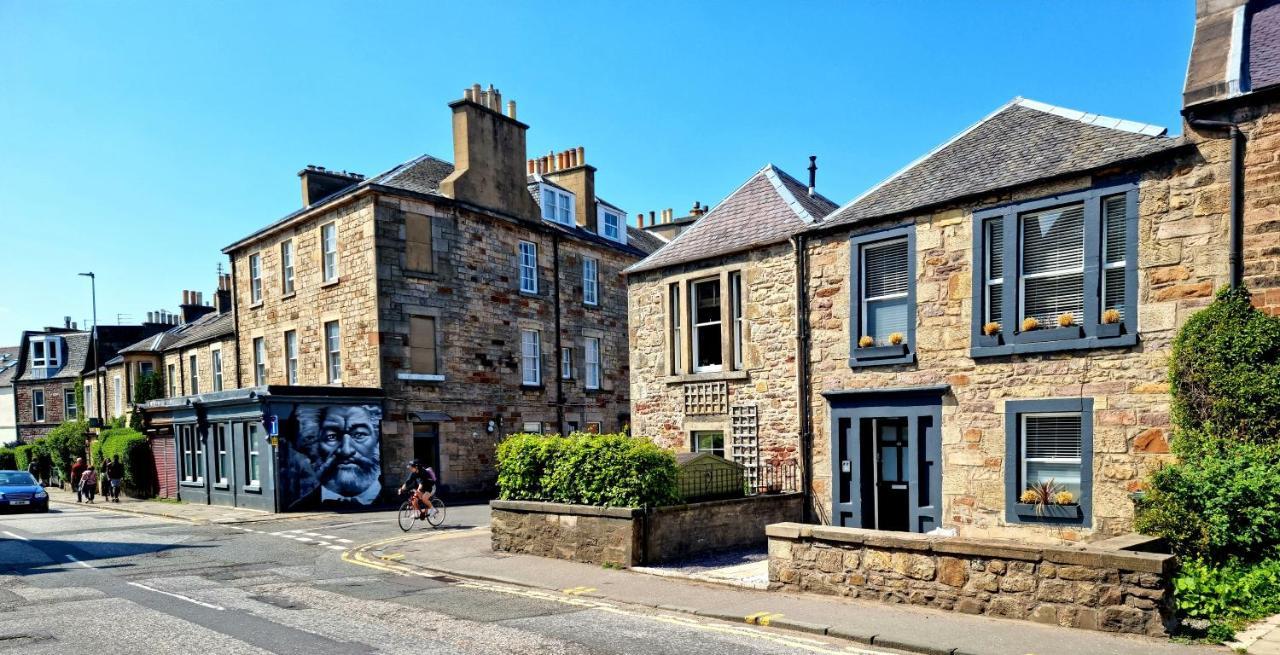 48 Gilmore Place Residences Guest house *