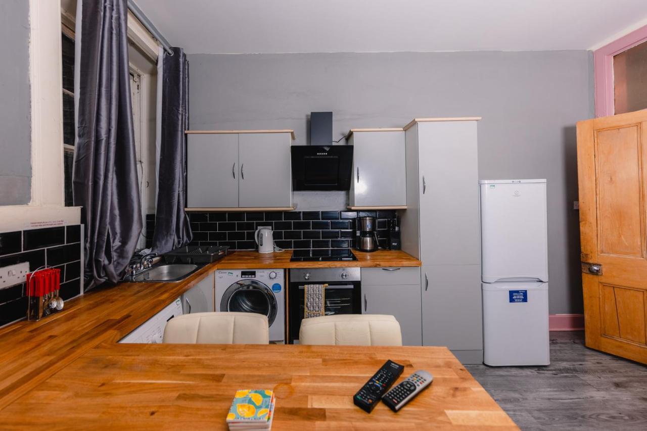 Super Central 4 Bedrooms Apartment By Calton Hill Edinburgh