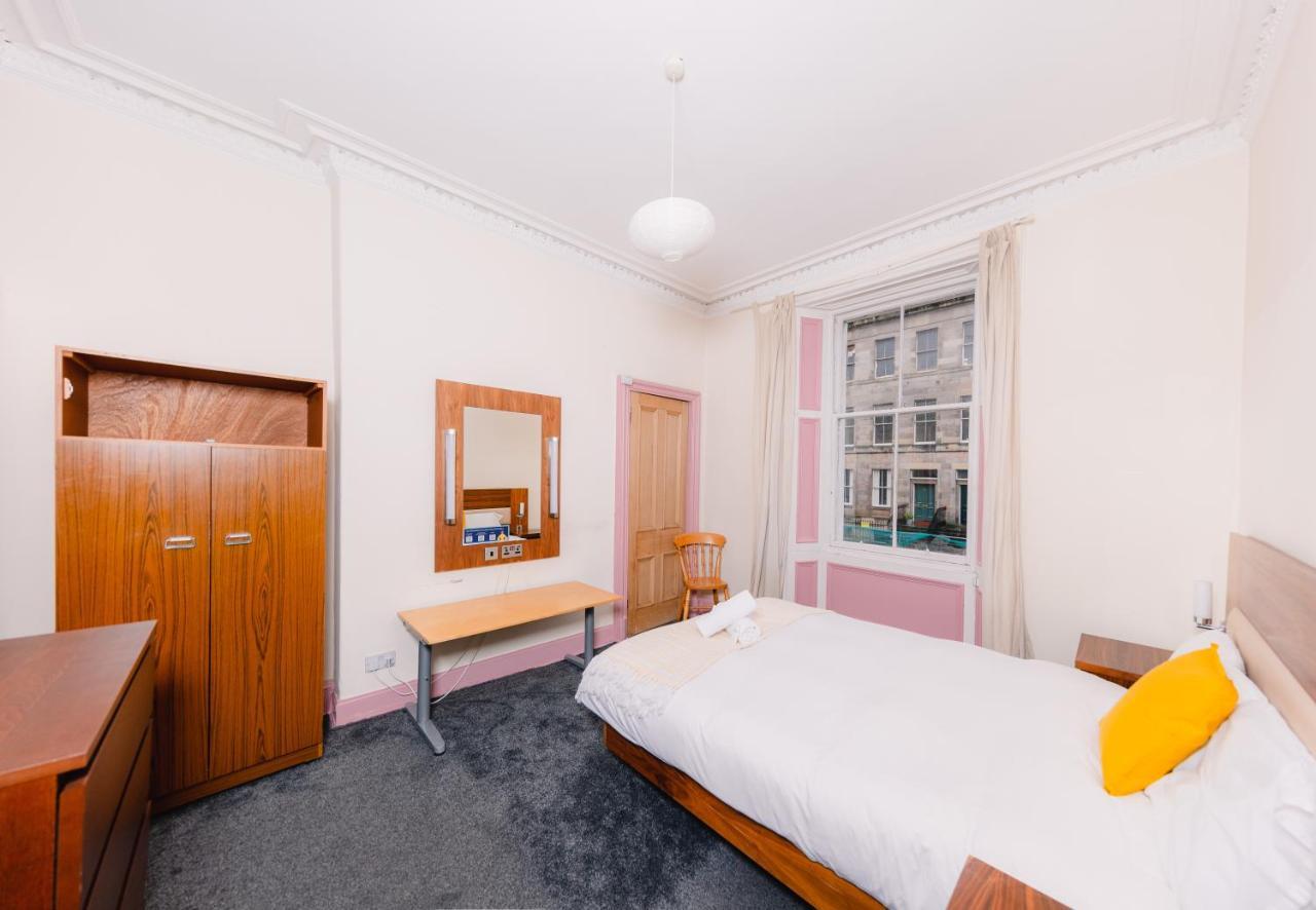 Super Central 4 Bedrooms Apartment By Calton Hill * Edinburgh