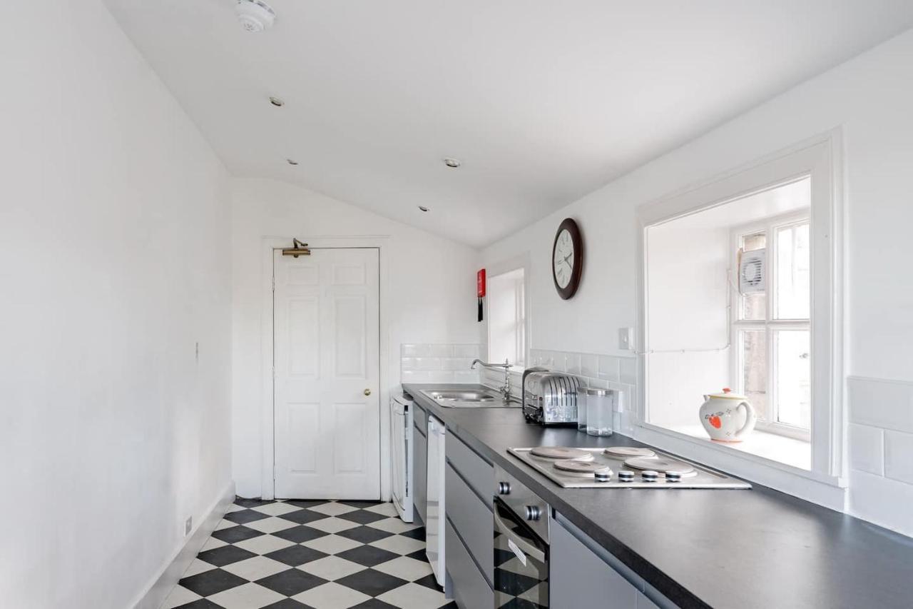 Drylaw House, Grade A Listed Mansion Near Centre Holiday home *