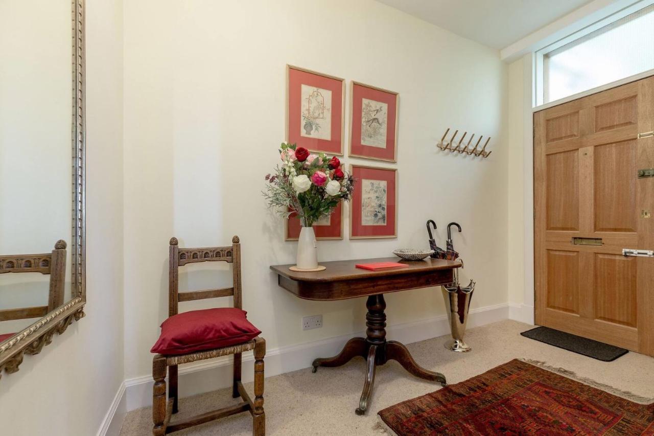 Stunning Panoramic Views: Heart Of The Royal Mile EDI