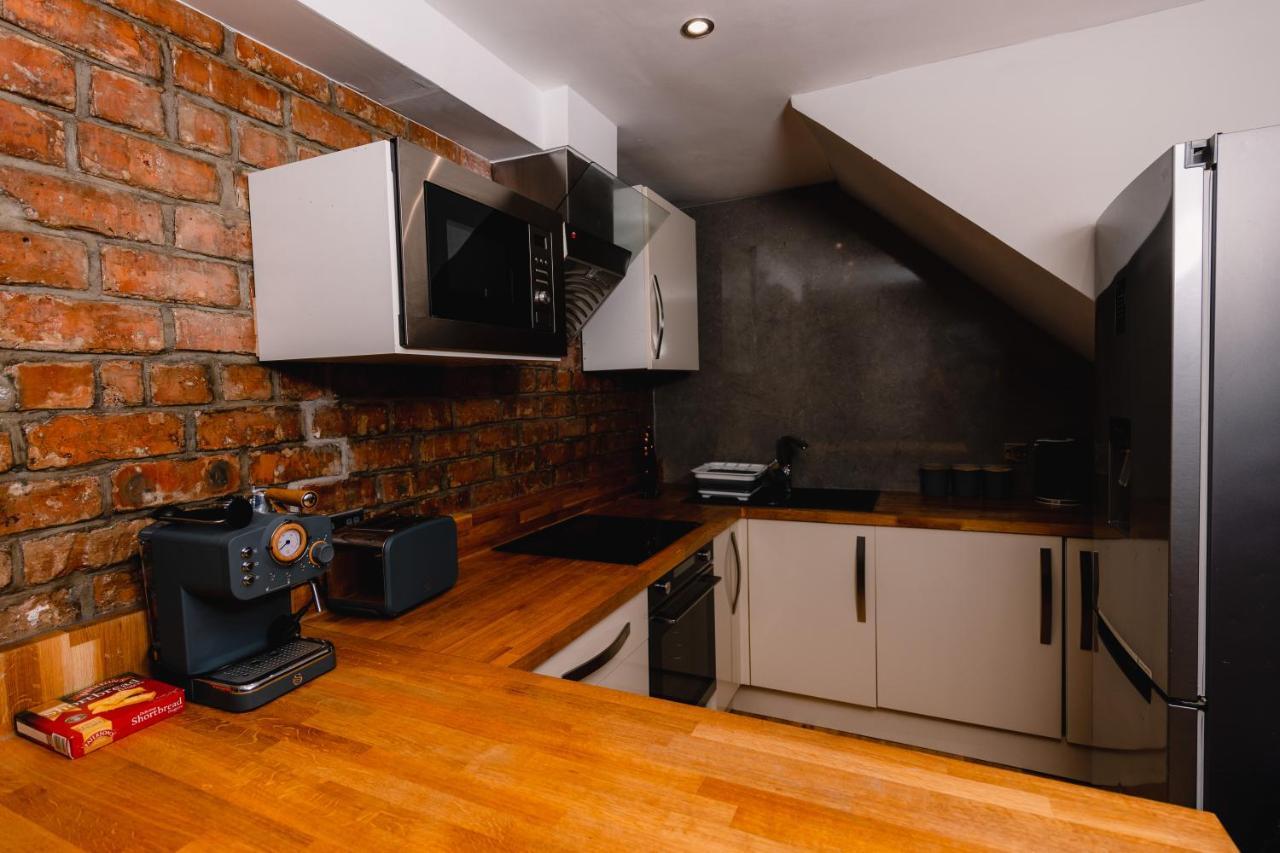 Superb Luxury Quality Central Apartment On Canal *