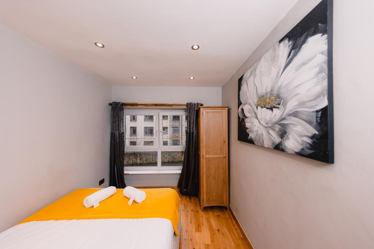 Superb Luxury Quality Central Apartment On Canal