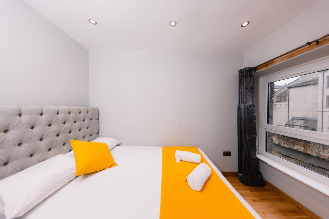 Superb Luxury Quality Central Apartment On Canal *