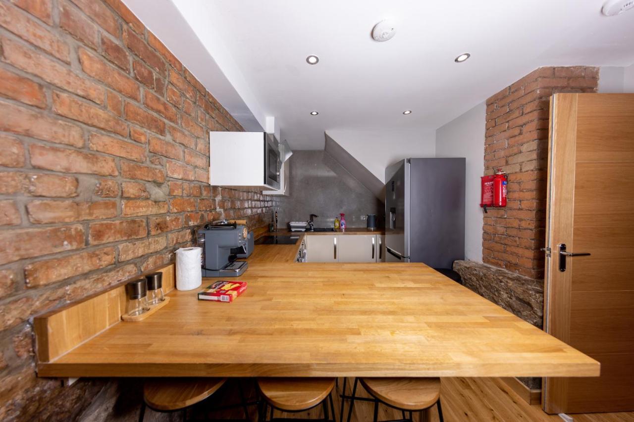 Superb Luxury Quality Central Apartment On Canal Edinburgh