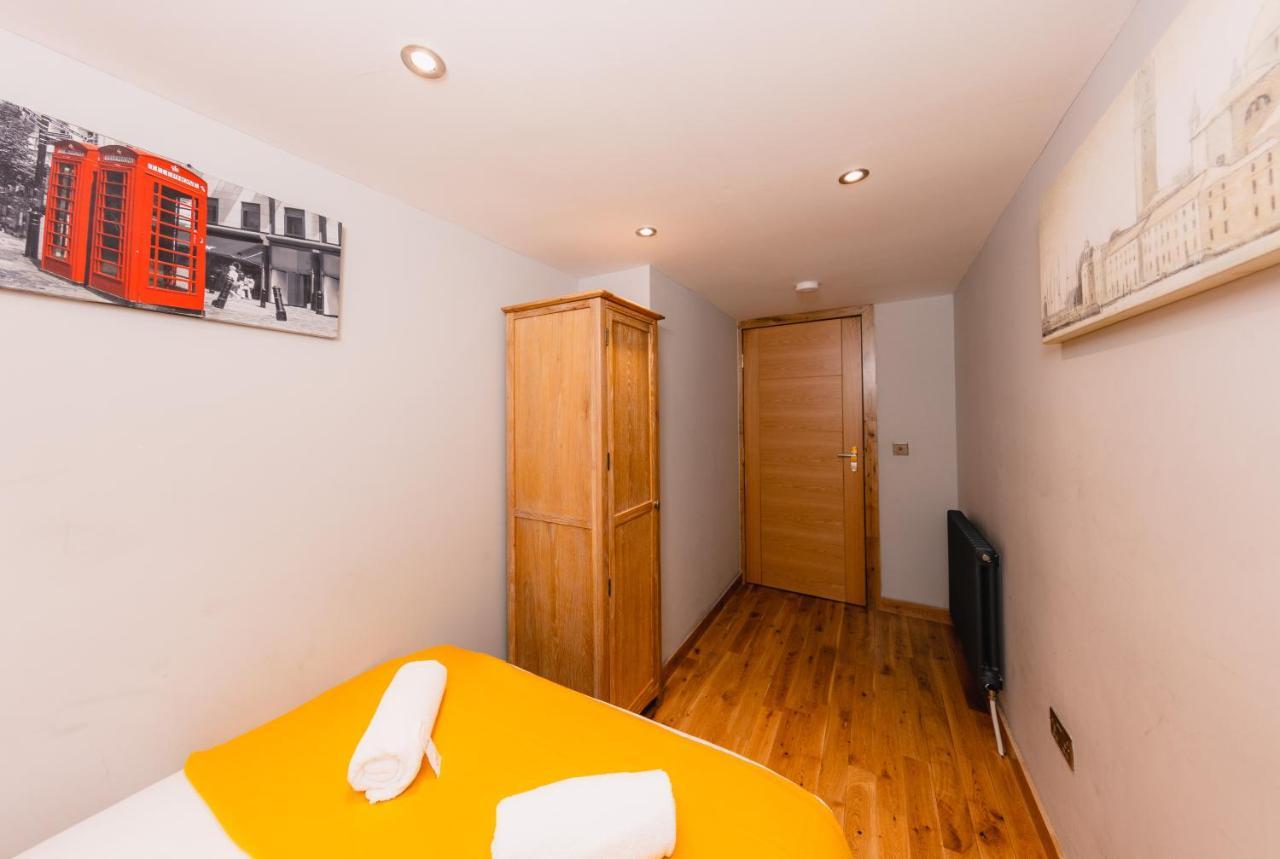 Superb Luxury Quality Central Apartment On Canal *