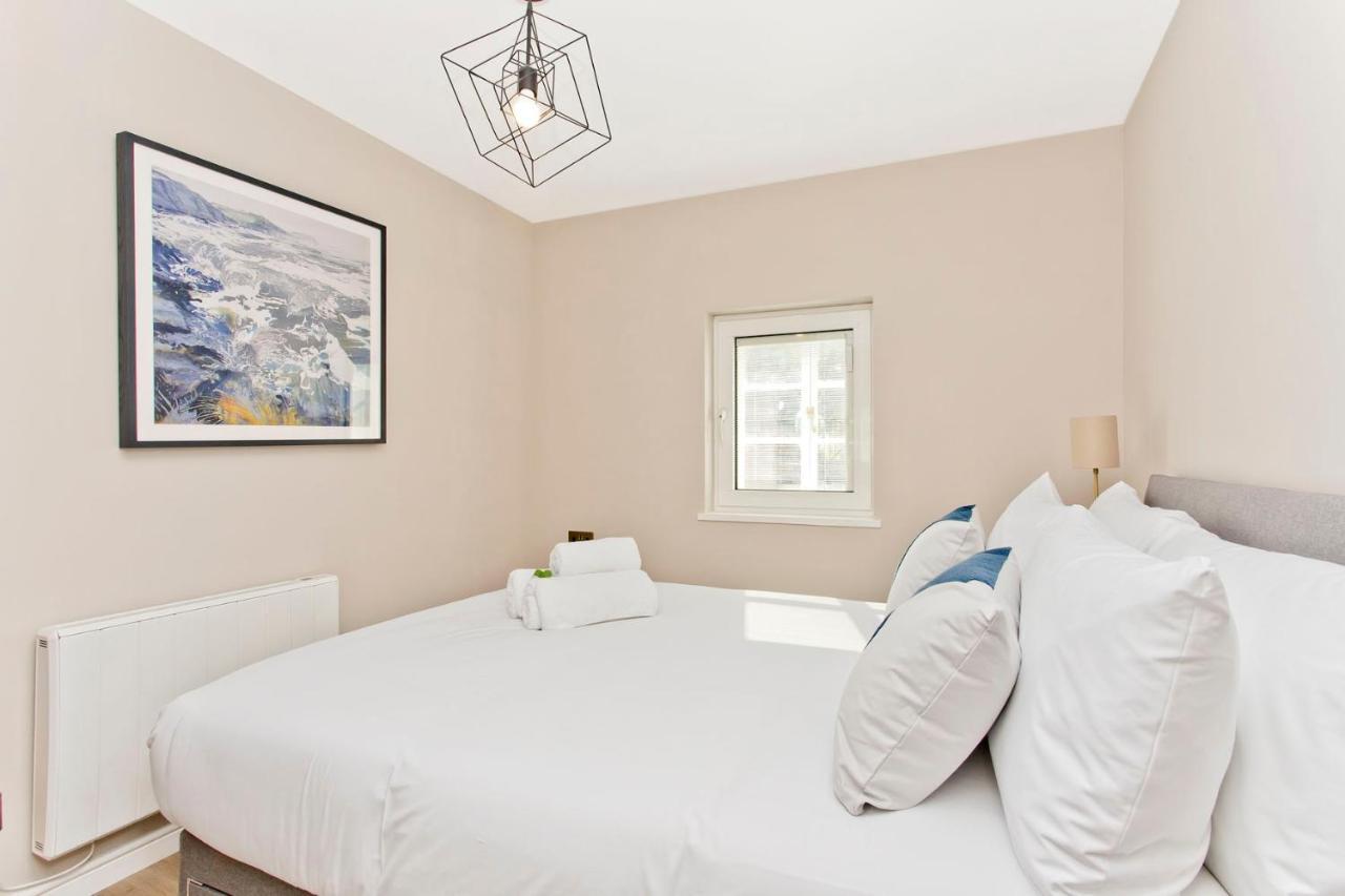 Newly Reno'd 2 Bed With Free Parking
