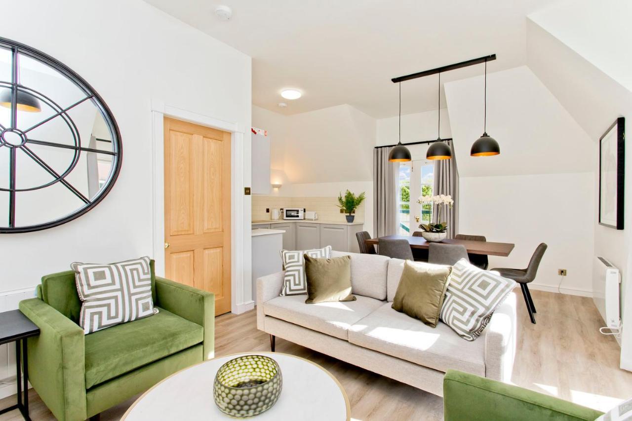 Apartment Newly Reno'd 2 Bed With Free Parking *