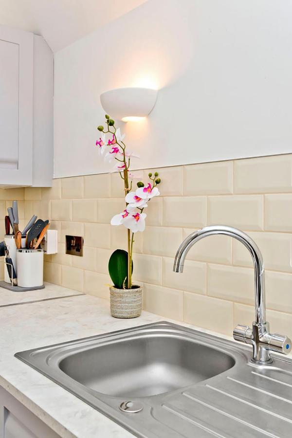 Apartment Newly Reno'd 2 Bed With Free Parking EDI