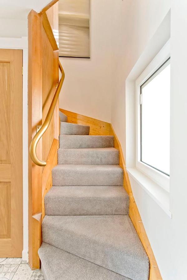 Newly Reno'd 2 Bed With Free Parking Apartment EDI