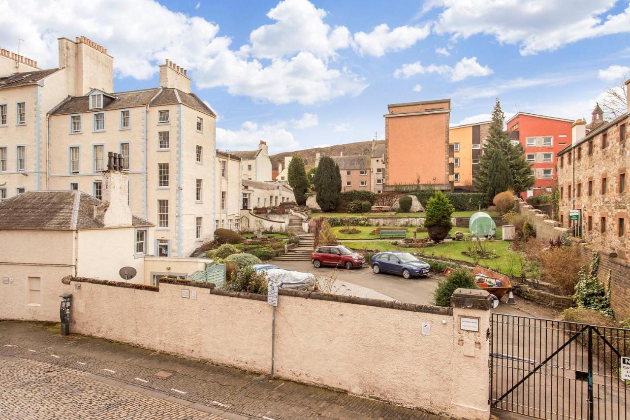 Newly Reno'd 2 Bed With Free Parking * EDI
