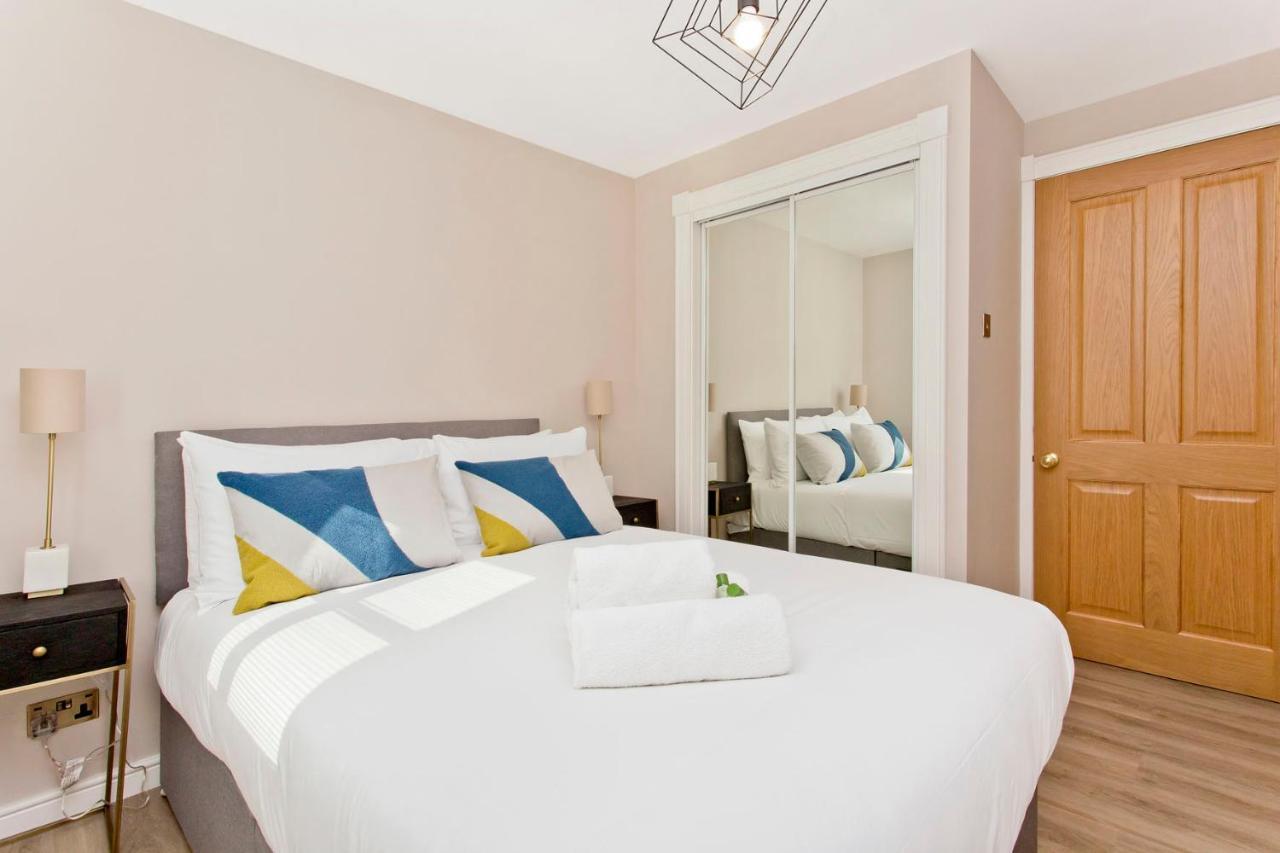 Newly Reno'd 2 Bed With Free Parking Apartment *
