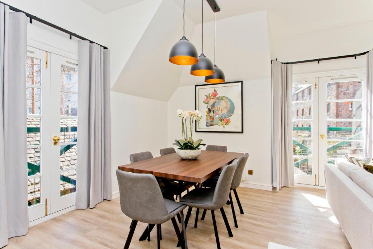 Newly Reno'd 2 Bed With Free Parking
