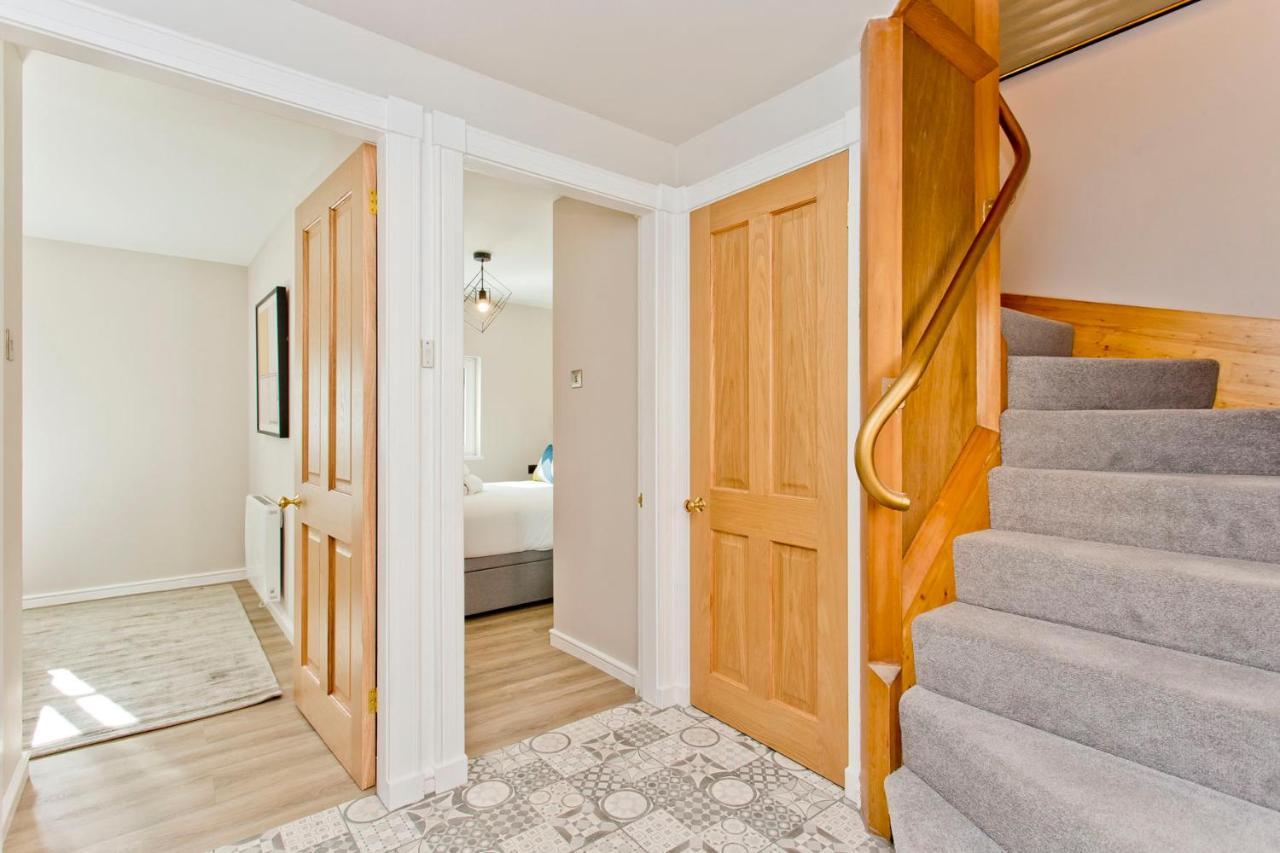 Newly Reno'd 2 Bed With Free Parking