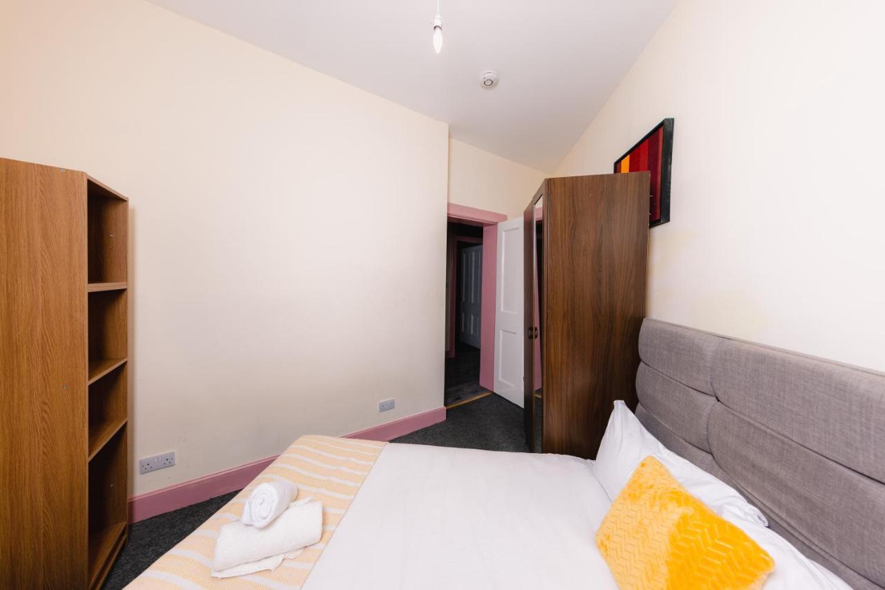 Super Central 4 Bedrooms Apartment By Calton Hill Edinburgh