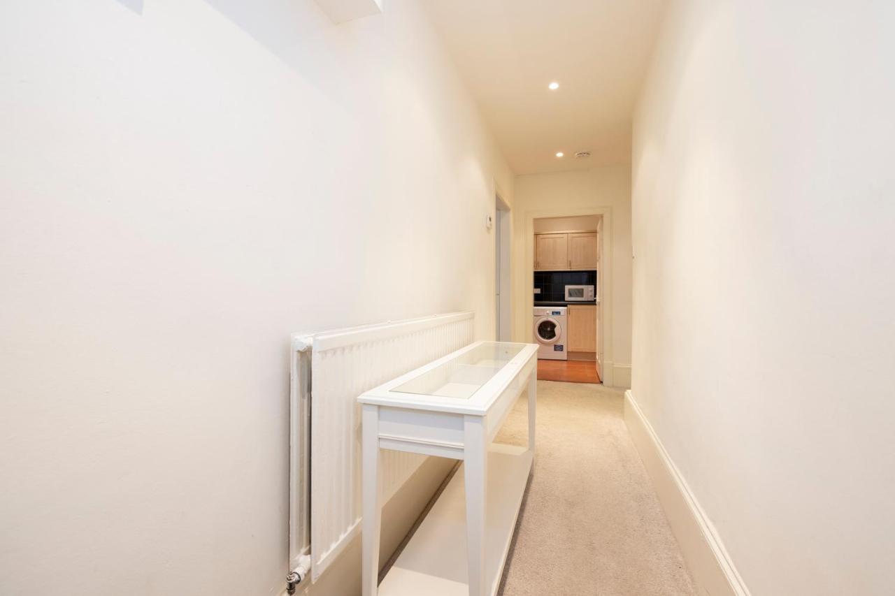 Apartment Altido Astonishing And Airy 1br Apt Right In The Centre Edinburgh