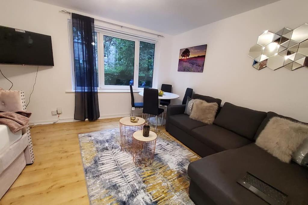 Apartment Sleeps 6 On Separate Beds, 4 Smart Tvs, Netflix *