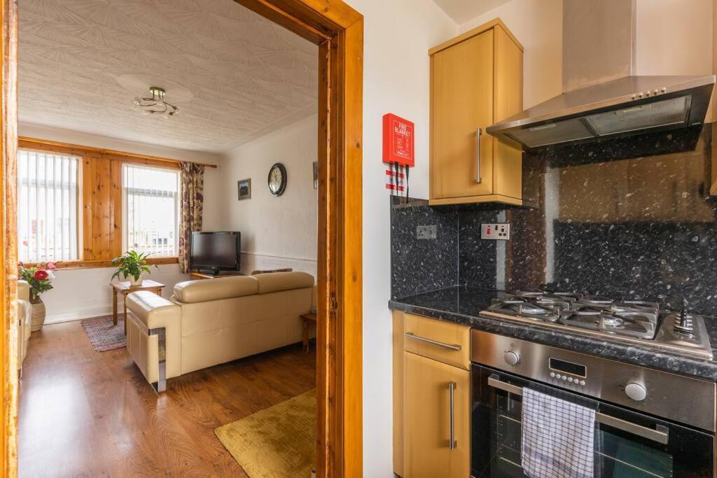 Apartment Beautiful 2 Bedroom Flat In