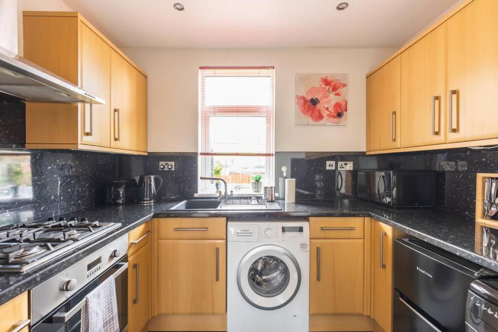 Beautiful 2 Bedroom Flat In *