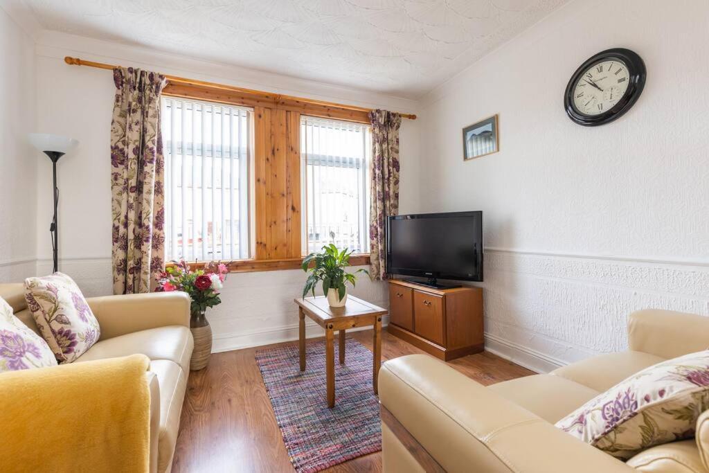 Beautiful 2 Bedroom Flat In