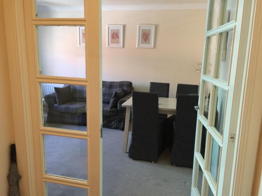 Alba Apartments- Gentle's Entry Apartment