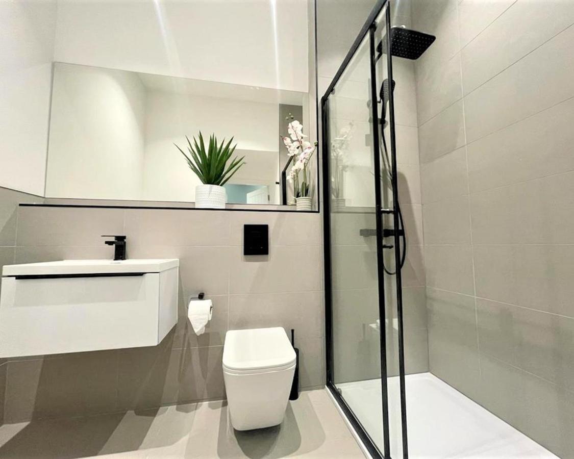 Trendy And Newly Reno'd 1 Bed Nr The Meadows Apartment *