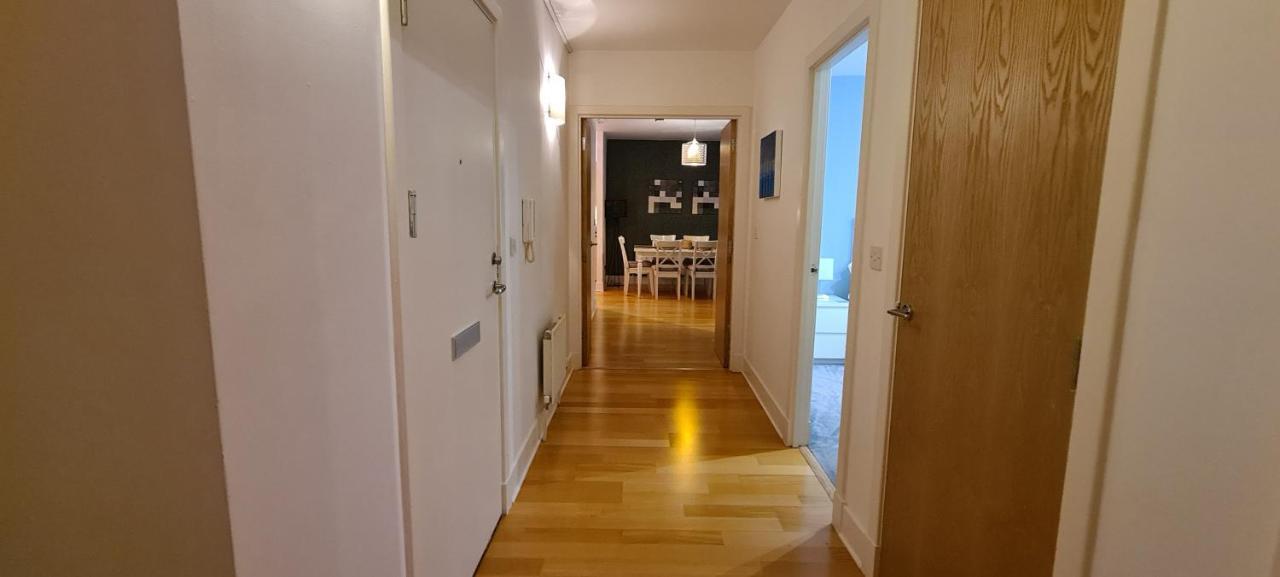 Pass The Keys Spacious 3beds Flat Near Centre - Free Parking Apartment