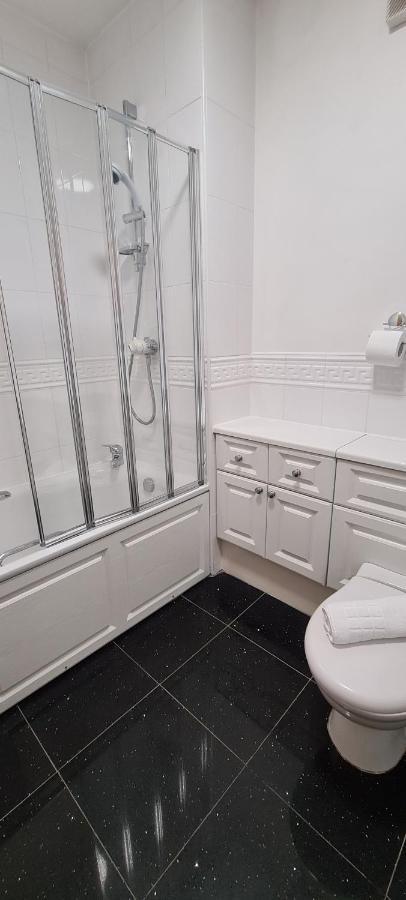 Pass The Keys Spacious 3beds Flat Near Centre - Free Parking