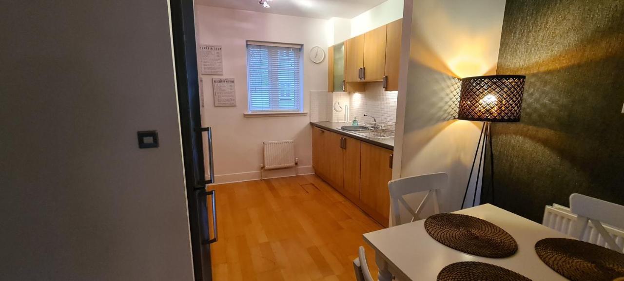 Pass The Keys Spacious 3beds Flat Near Centre - Free Parking Apartment