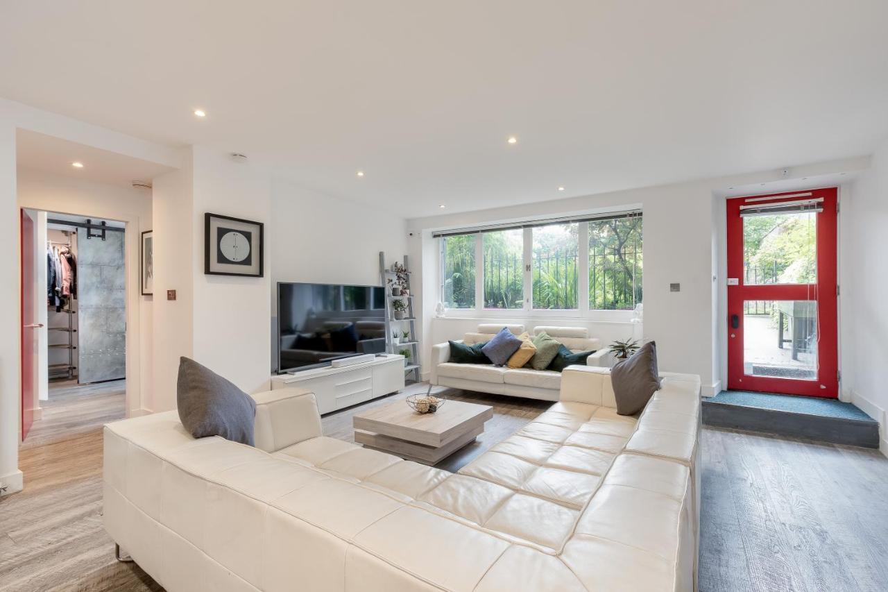 Luxury Architect Designed 13 Mins To Royal Mile Holiday home Edinburgh