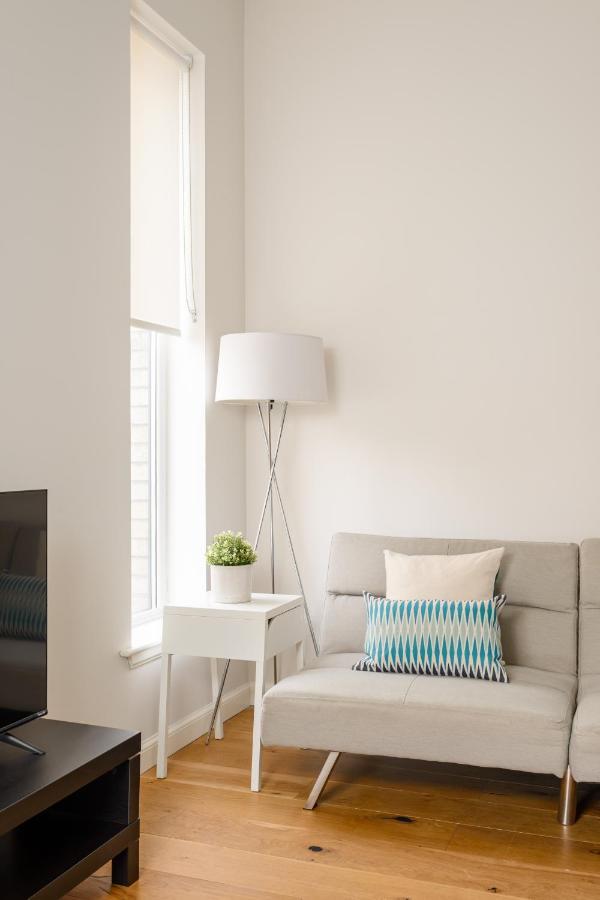 Spacious And Bright 2Bdr 2Ba Apartment *