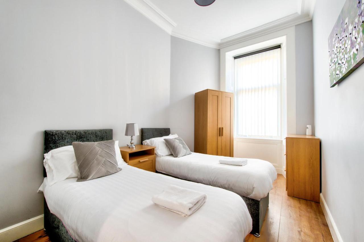 Sleeps 6 Free Parking Apartment EDI