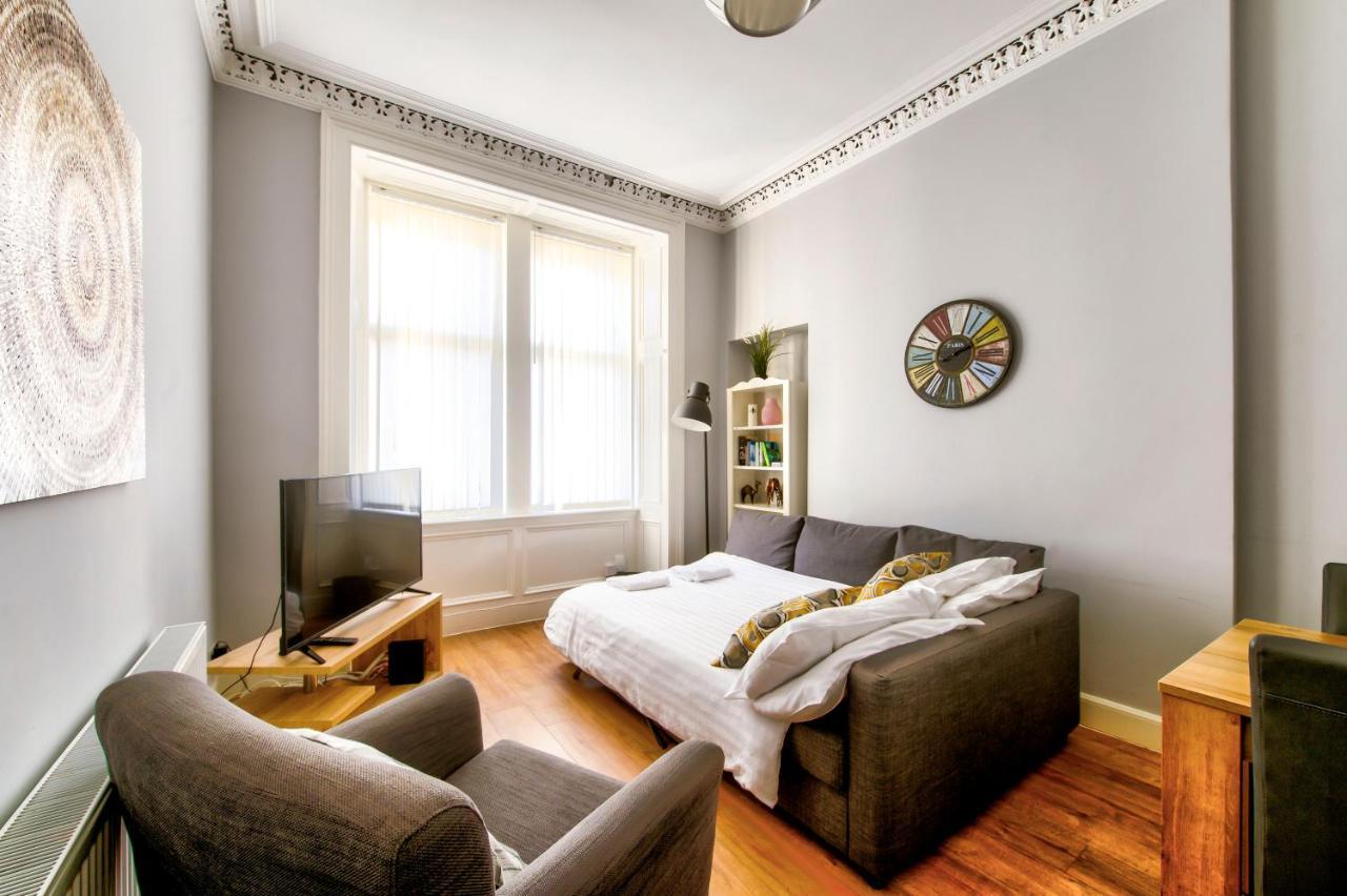 Apartment Sleeps 6 Free Parking EDI