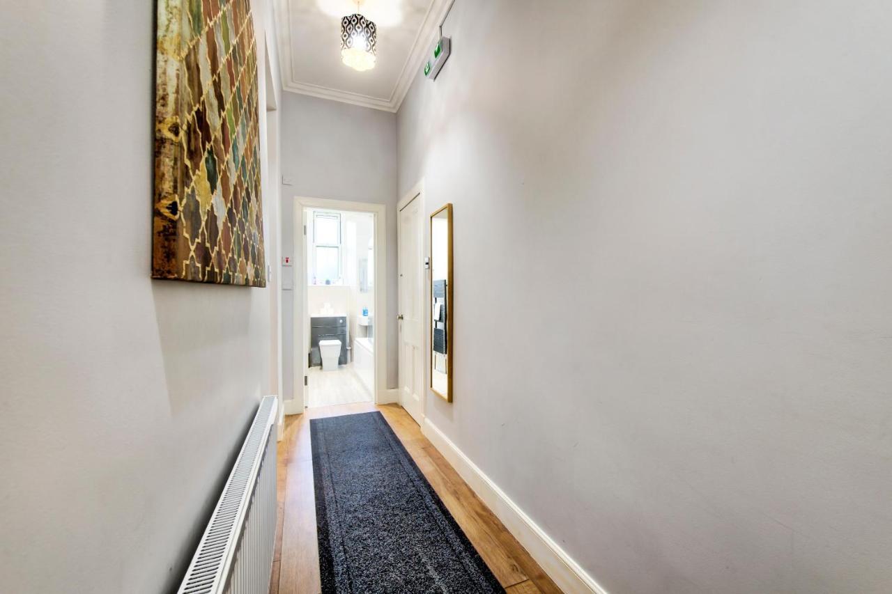 Sleeps 6 Free Parking Apartment EDI