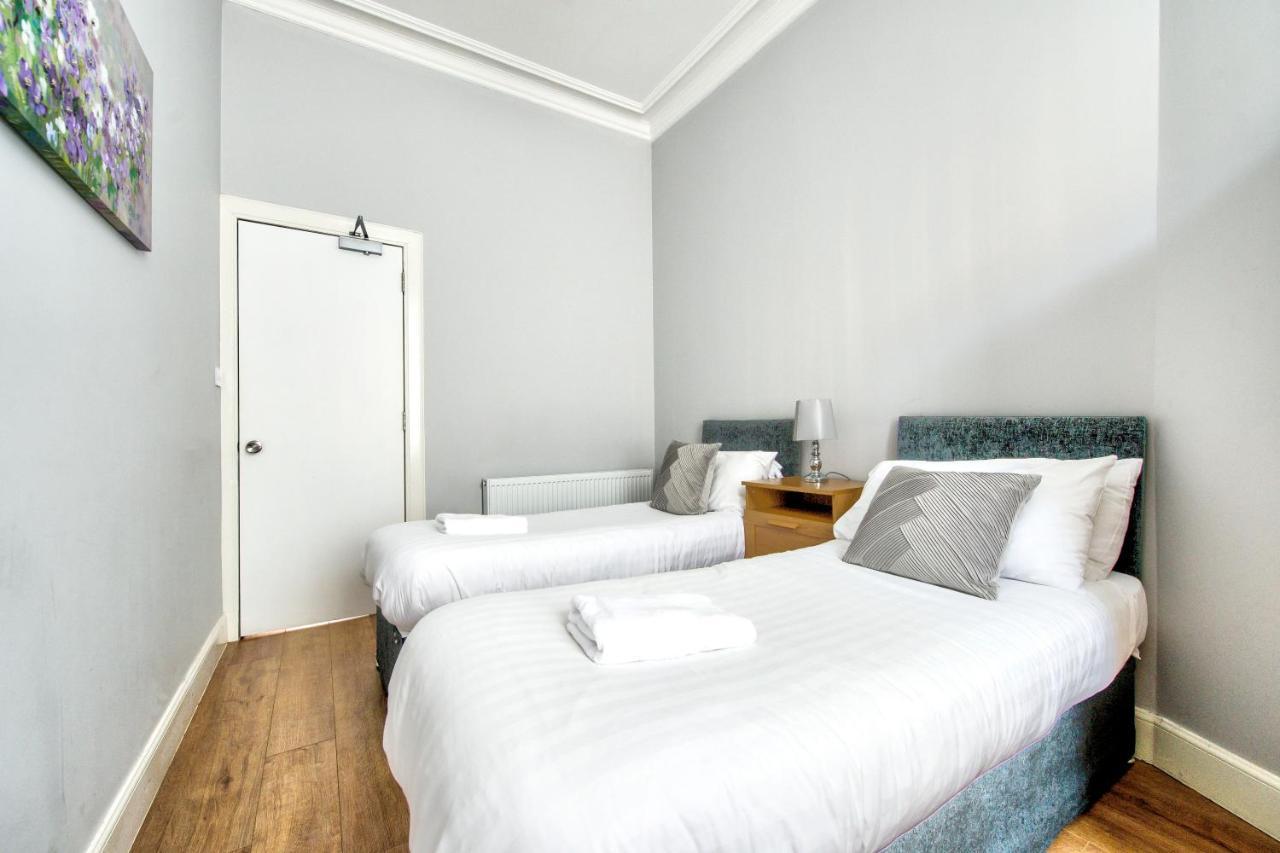 Sleeps 6 Free Parking Apartment EDI