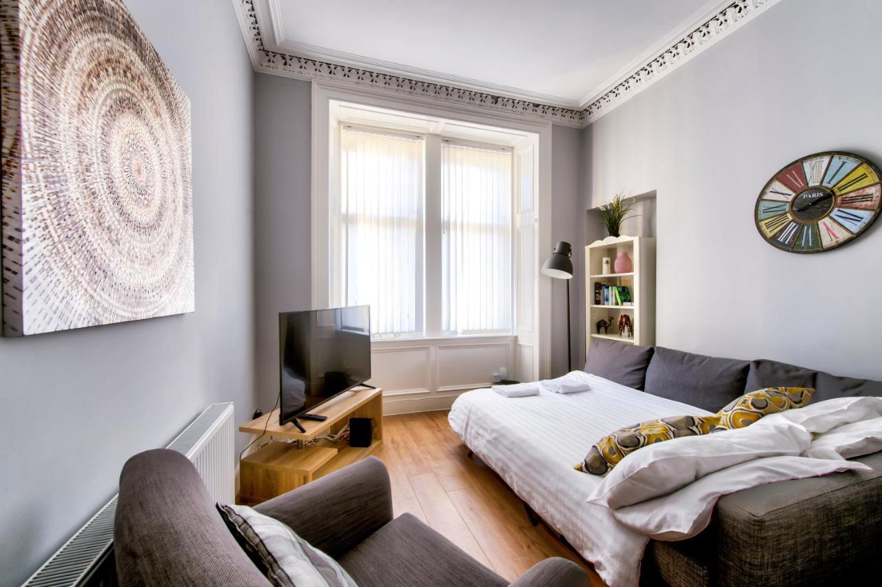 Apartment Sleeps 6 Free Parking *