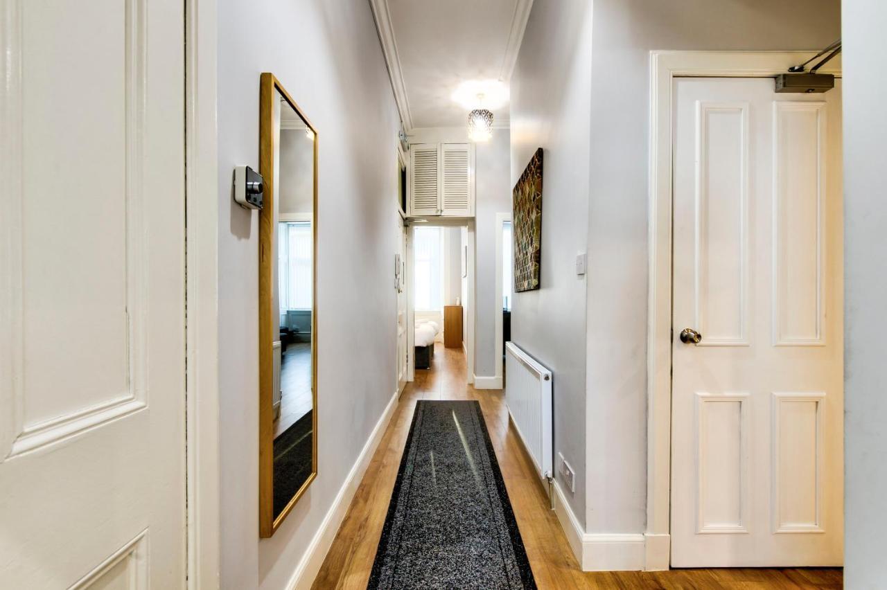 Apartment Sleeps 6 Free Parking *