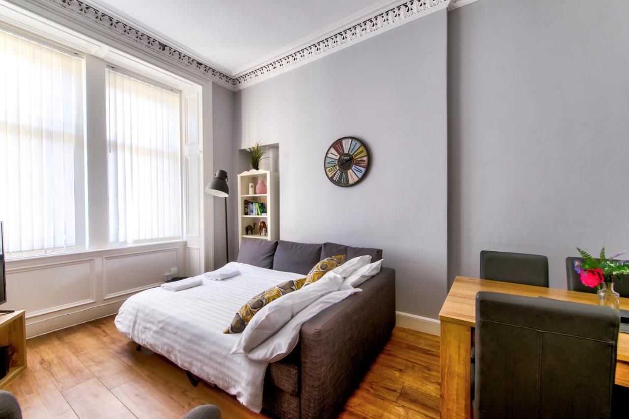 Sleeps 6 Free Parking Apartment *
