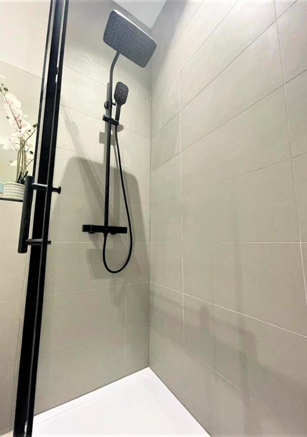 Trendy And Newly Reno'd 1 Bed Nr The Meadows Apartment *